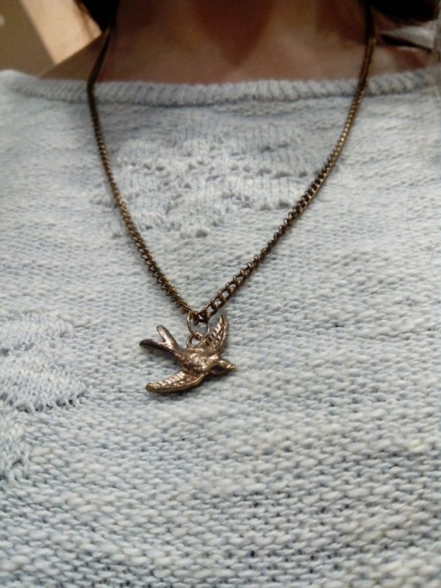 Collar golondrina de eseOese