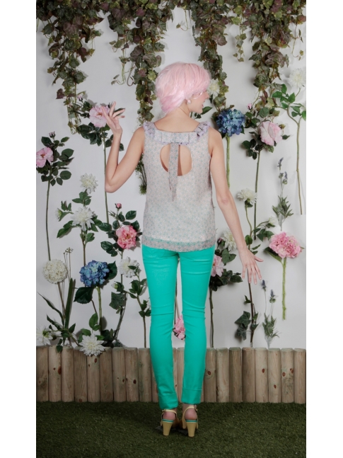 Blusa con volantitos y lazo en la espalda