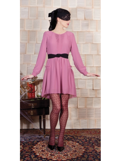 Vestido continuo con pico de jaretas y cinturón